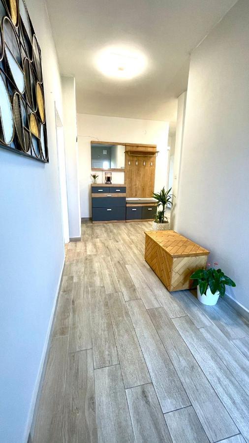 Apartment For 6 + Free Parking Place Zadar Exteriör bild