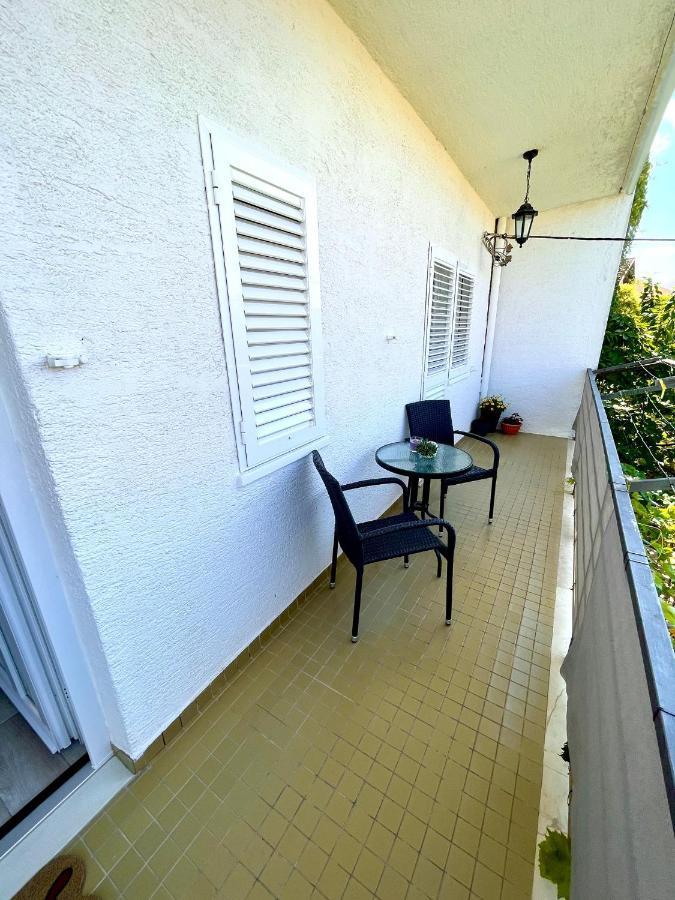 Apartment For 6 + Free Parking Place Zadar Exteriör bild