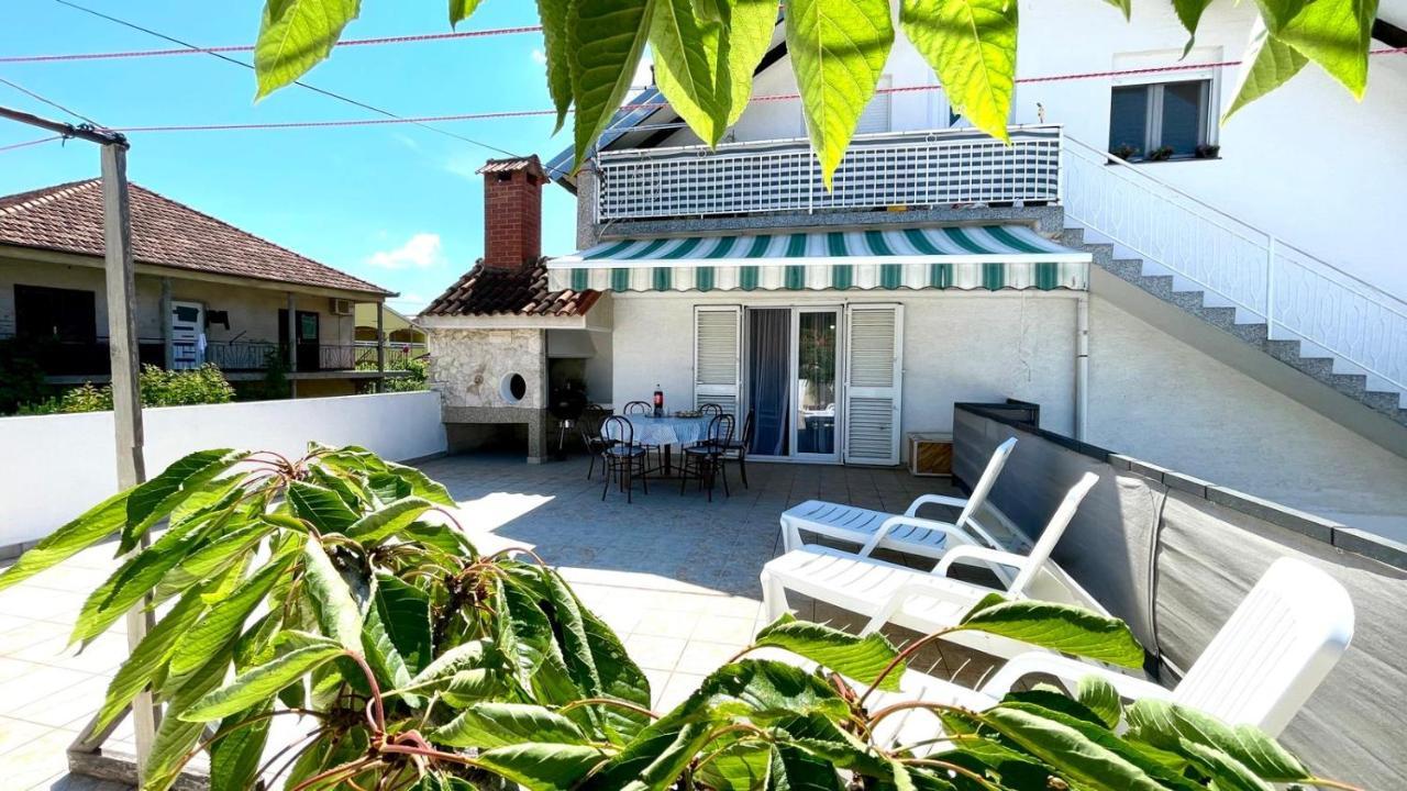 Apartment For 6 + Free Parking Place Zadar Exteriör bild