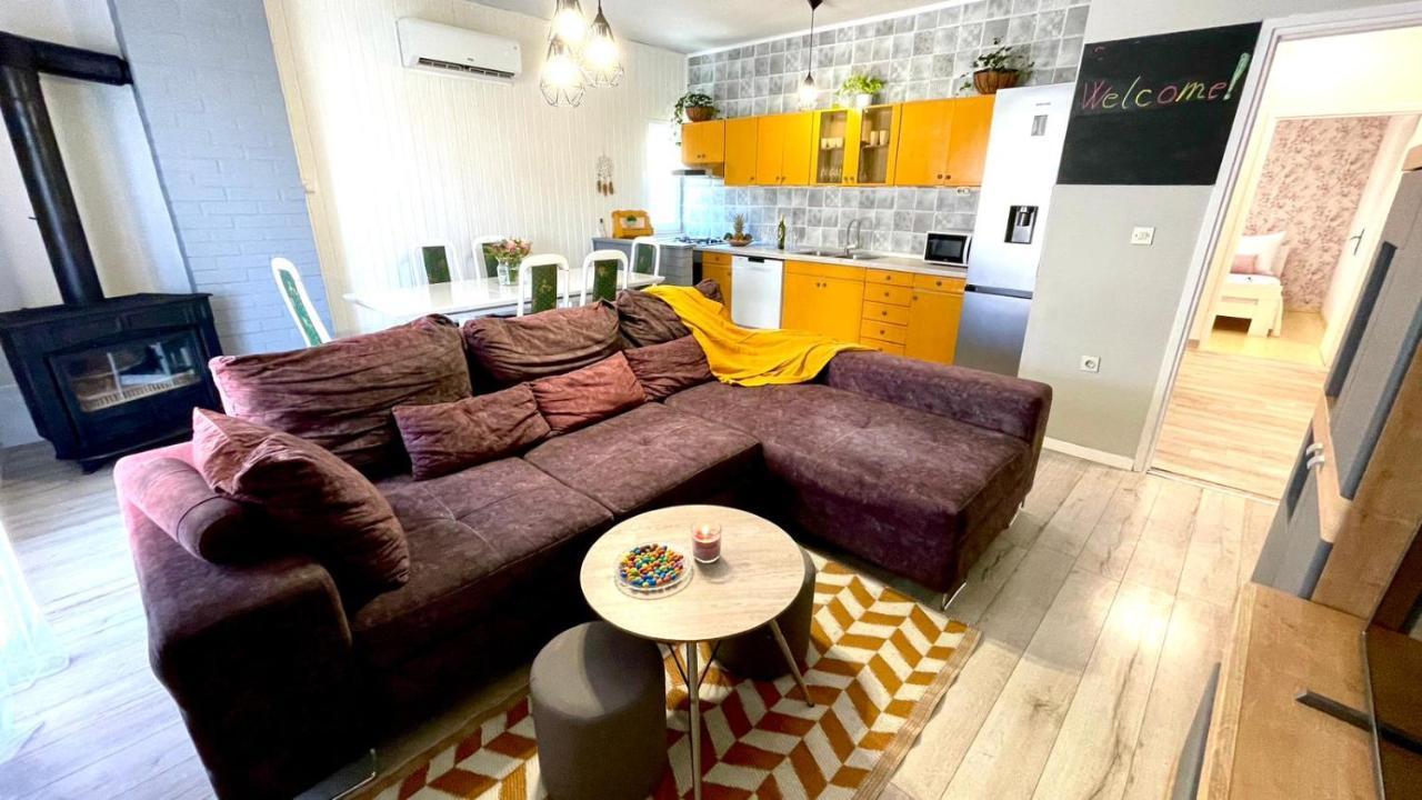 Apartment For 6 + Free Parking Place Zadar Exteriör bild