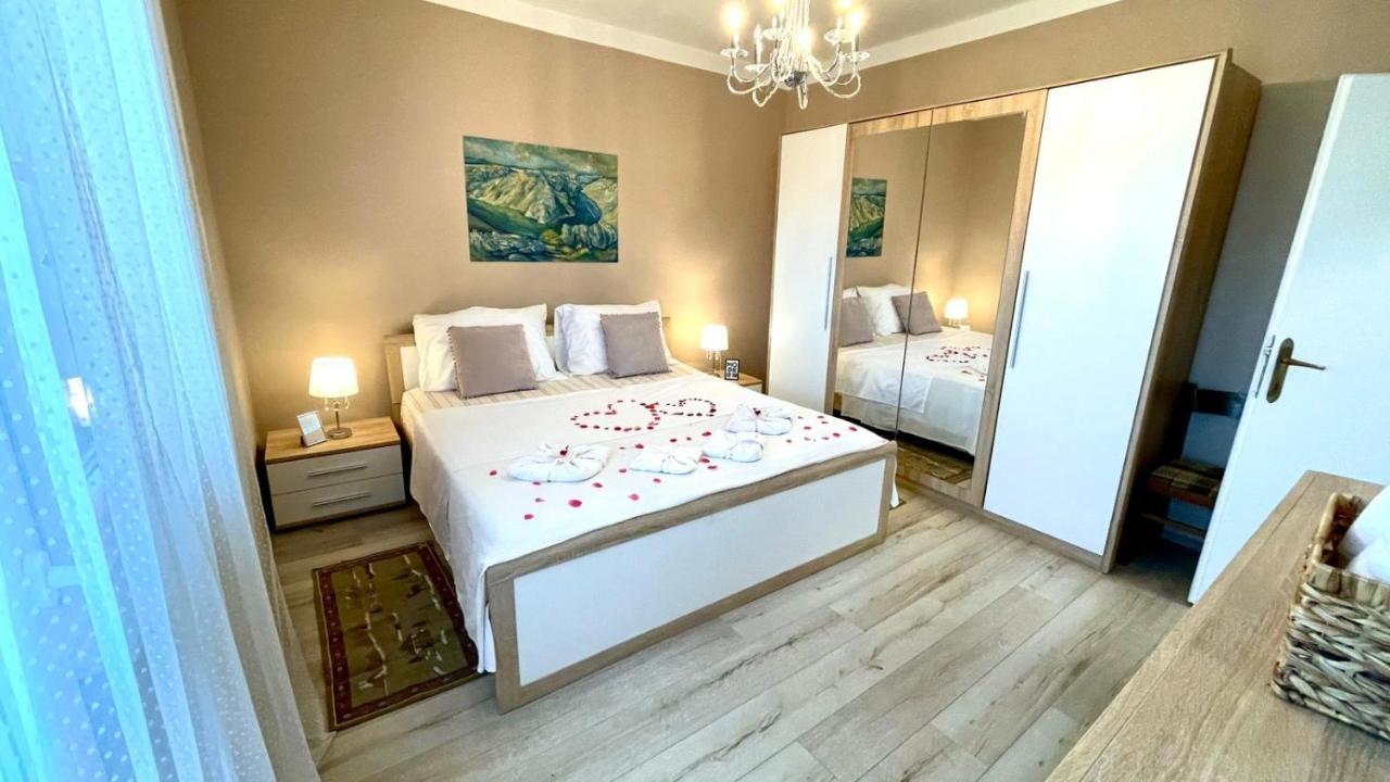 Apartment For 6 + Free Parking Place Zadar Exteriör bild