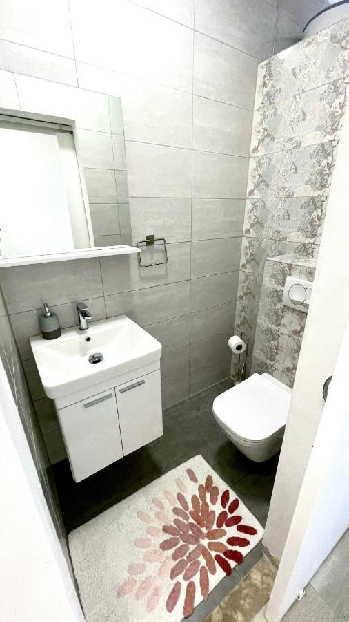 Apartment For 6 + Free Parking Place Zadar Exteriör bild