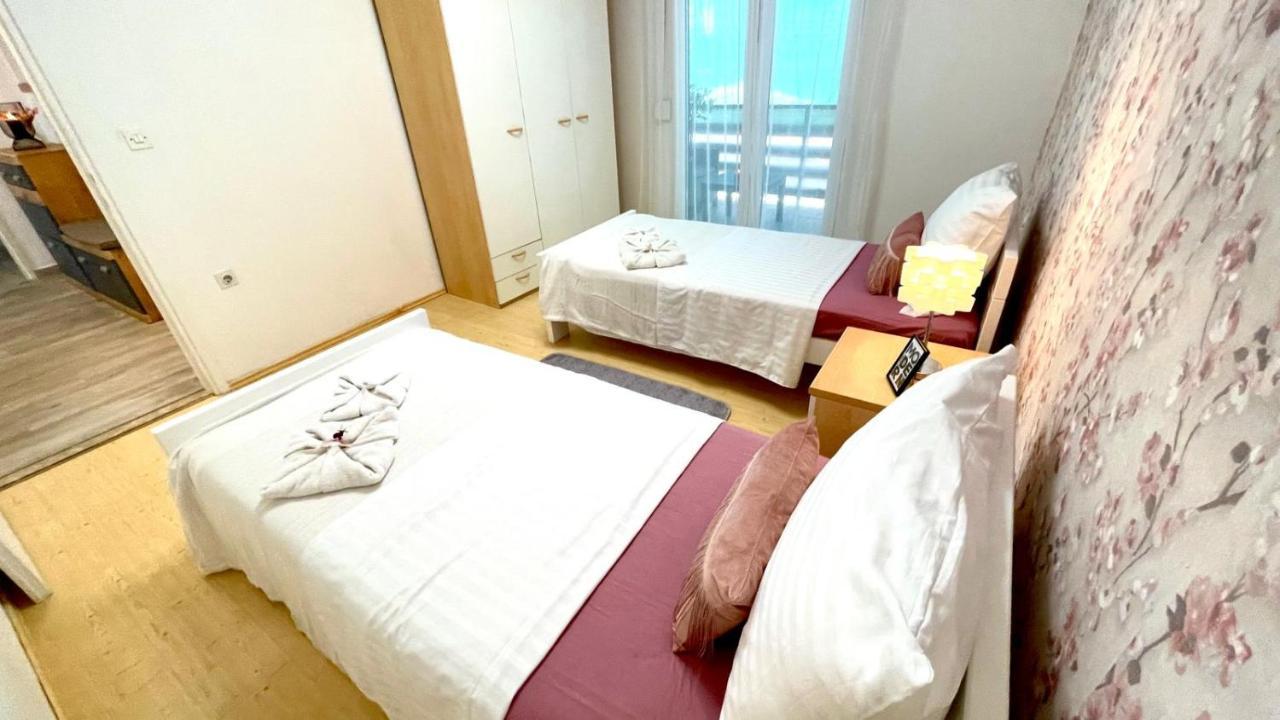 Apartment For 6 + Free Parking Place Zadar Exteriör bild