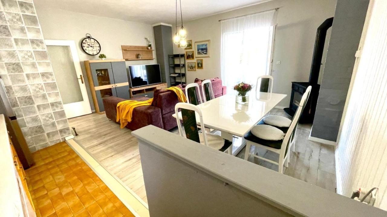 Apartment For 6 + Free Parking Place Zadar Exteriör bild